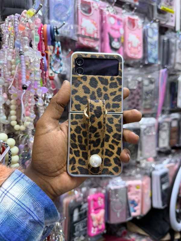 Leopard Print Ring Holder Case for Samsung Galaxy Z Flip 3 / Z Flip 4 / Z Flip 5 / Z Flip 6 / Z Flip 7 ✨