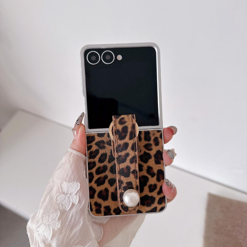 Samsung Z Flip 3 / Z Flip 4 / Z Flip 5 / Z Flip 6 / Z Flip 7 Leopard Pearl Strap Case