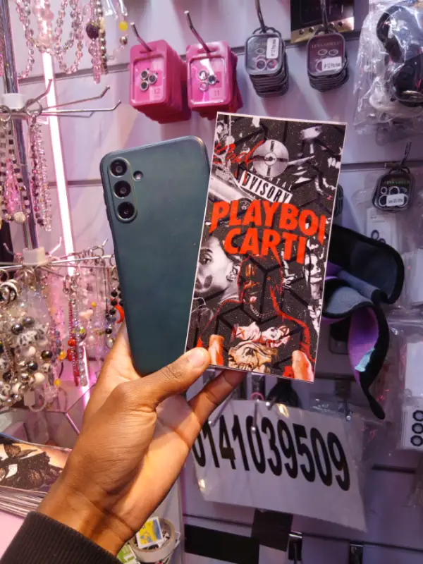 Phone’s Aesthetic with Premium Glitter Phone Skins! ✨📱